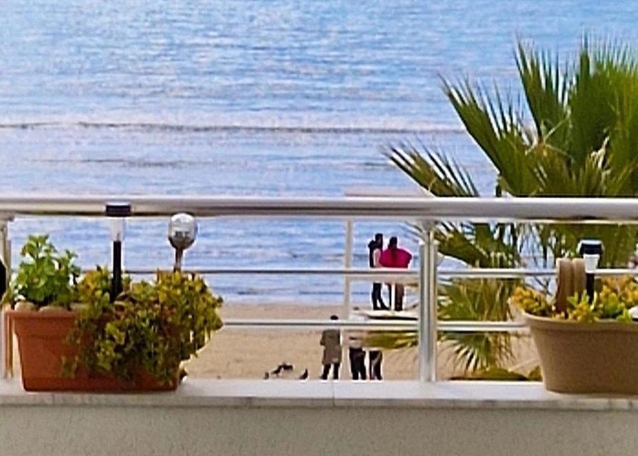 Durres Strand Direkt Am Meer Exterior photo