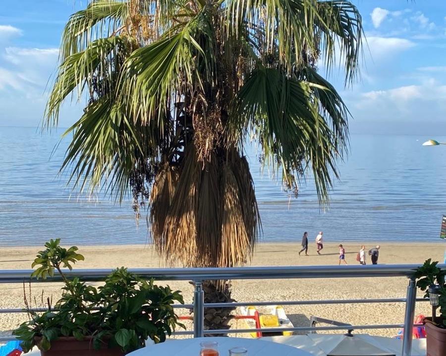 Durres Strand Direkt Am Meer Exterior photo