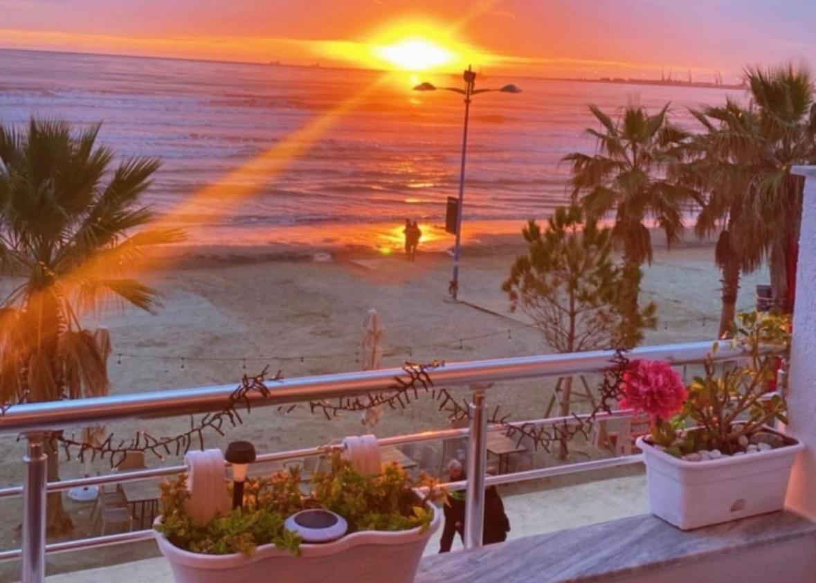 Durres Strand Direkt Am Meer Exterior photo