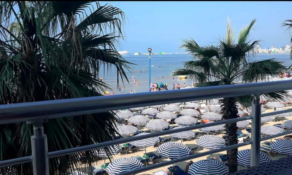 Durres Strand Direkt Am Meer Exterior photo